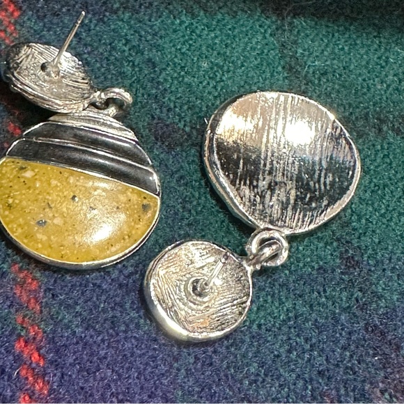 Vintage enamel stud earrings - Picture 2 of 7